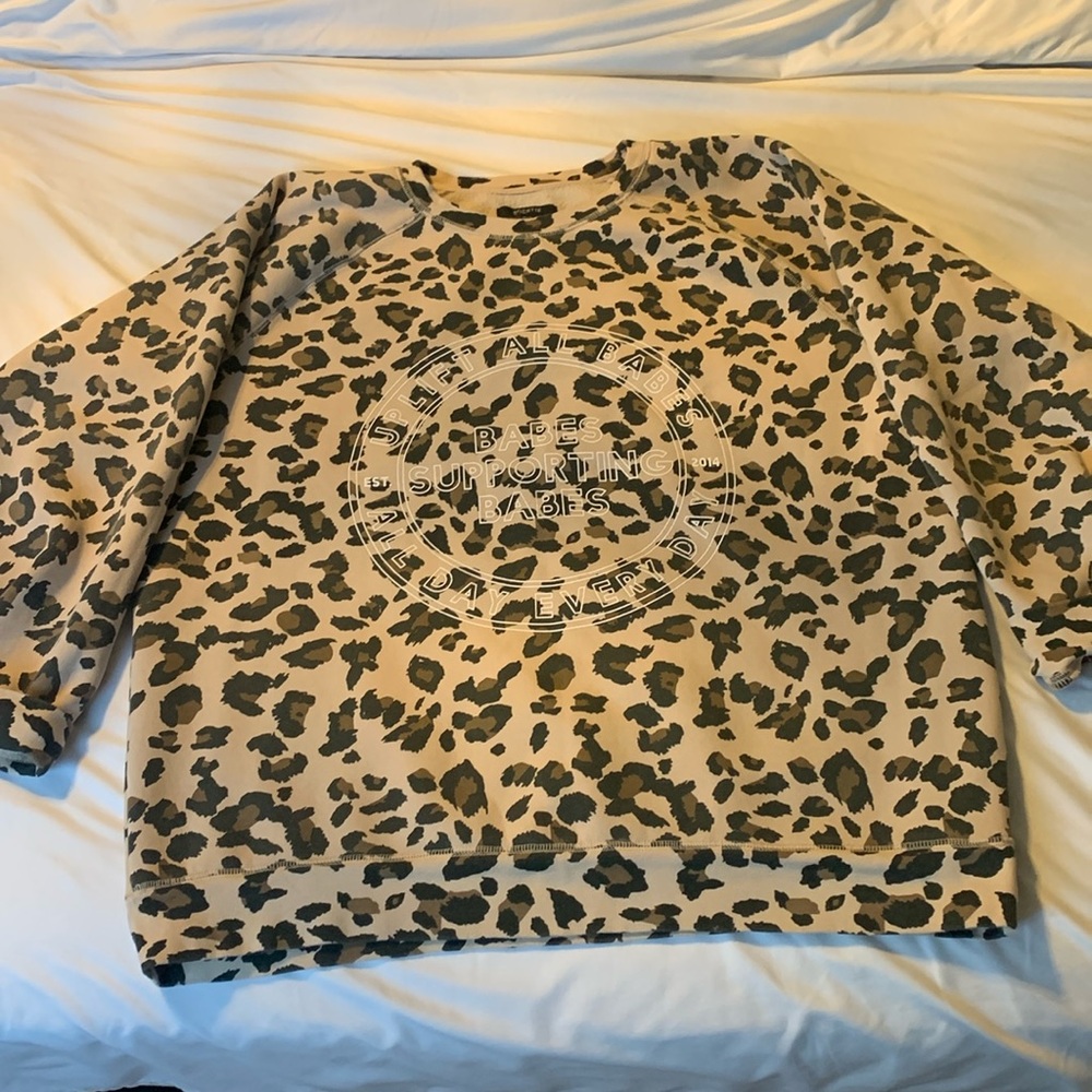 M/L Brunette the Label sweatshirt